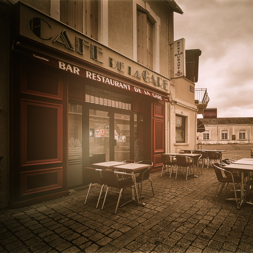 Cafe de la gare V2 1X1.jpg