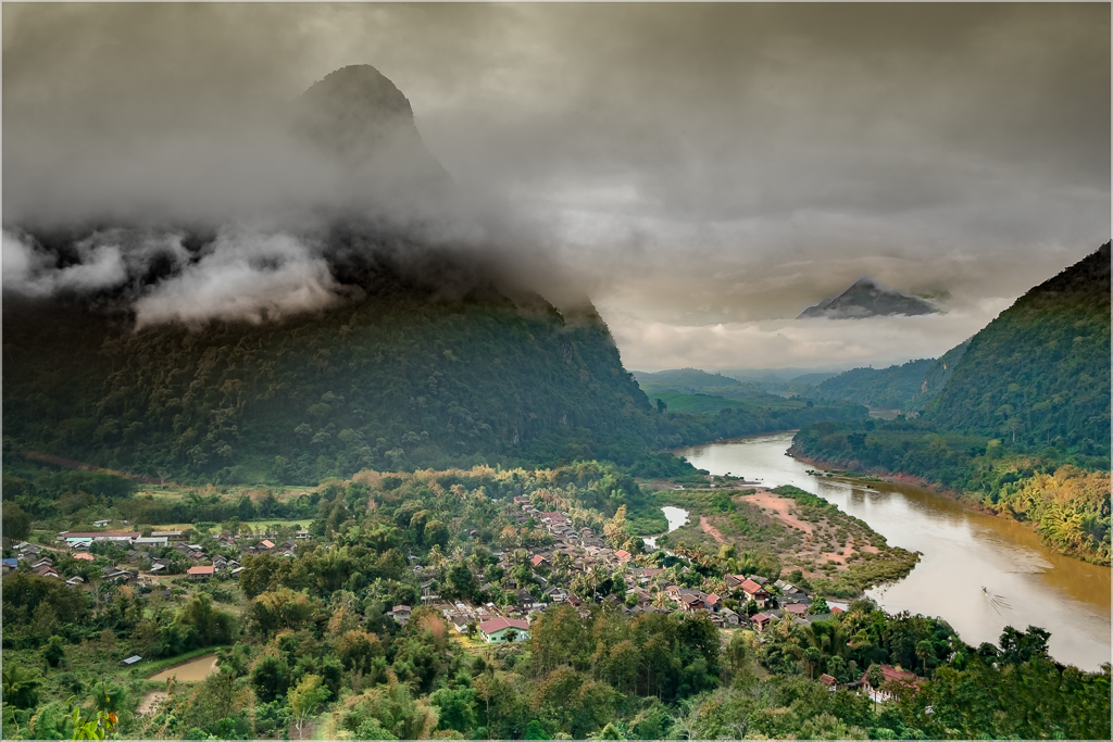 En remontant le fleuve.jpg