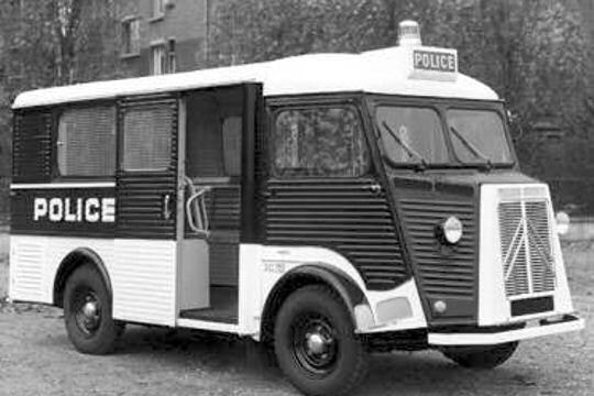 588053-les-voitures-de-police-dans-le-monde.jpg