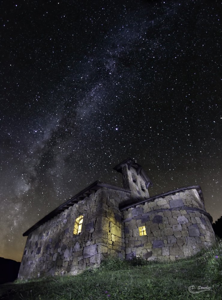 Roseland_chapelle_cote8mm_Unfisheyes-sharpen-focus-denoise.jpg