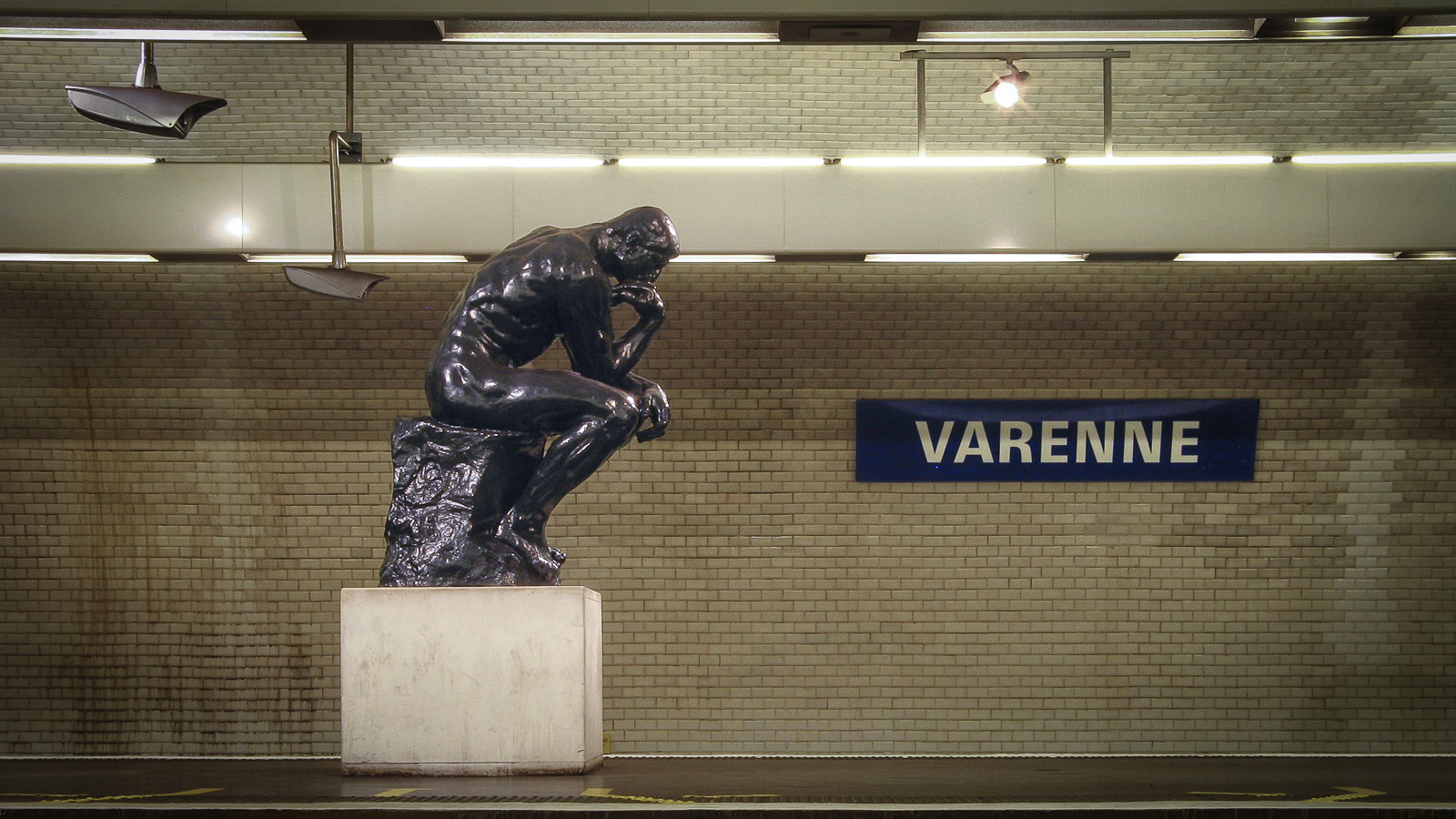 Photo booHguy - Métro Varenne.jpg