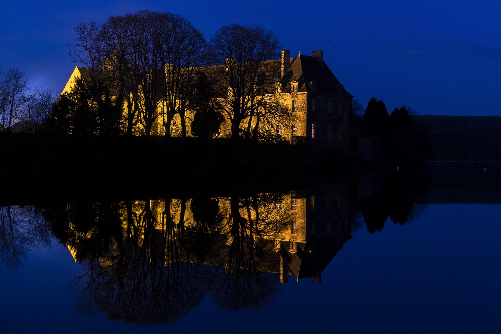 Abbaye_Paimpont.jpg