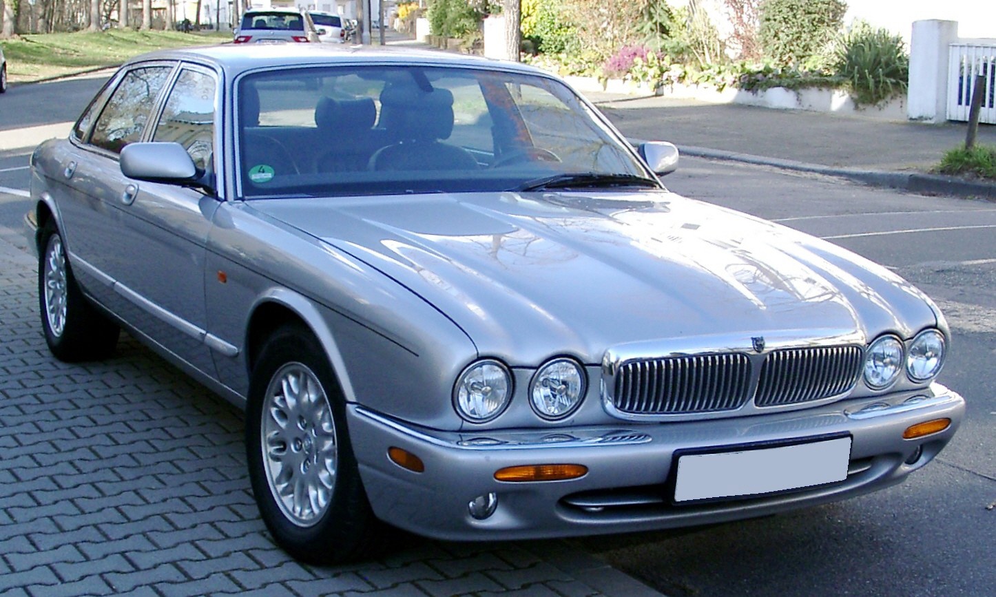 Jaguar_X308_front_20080325.jpg