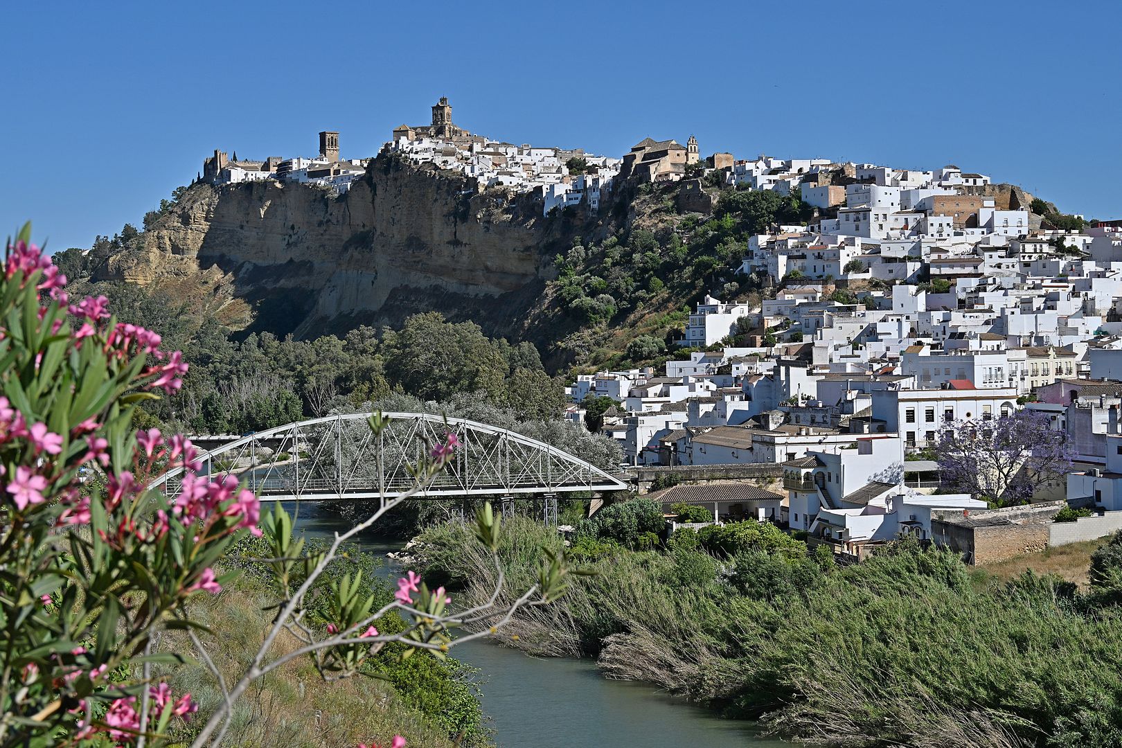 BLK_3046 Arcos de la Frontera vue générale falaise et pont San Miguel-1080.jpg