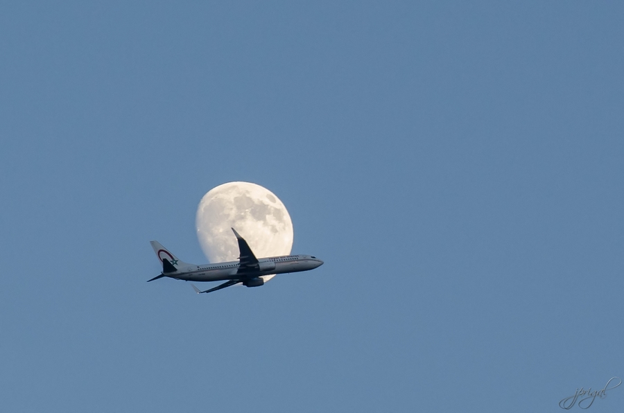 La lune et l'avion.jpg