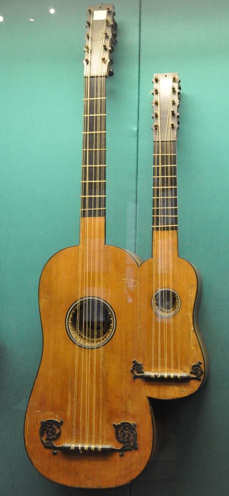 DSC_2824 guitares siamoises 1000.JPG