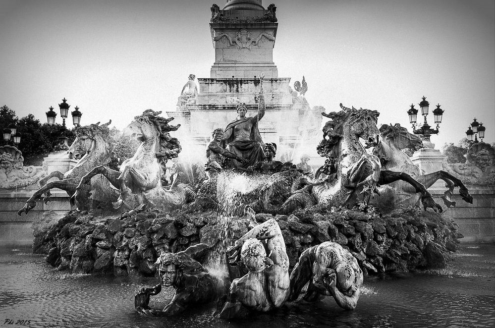 fontaine des Girondins.jpg
